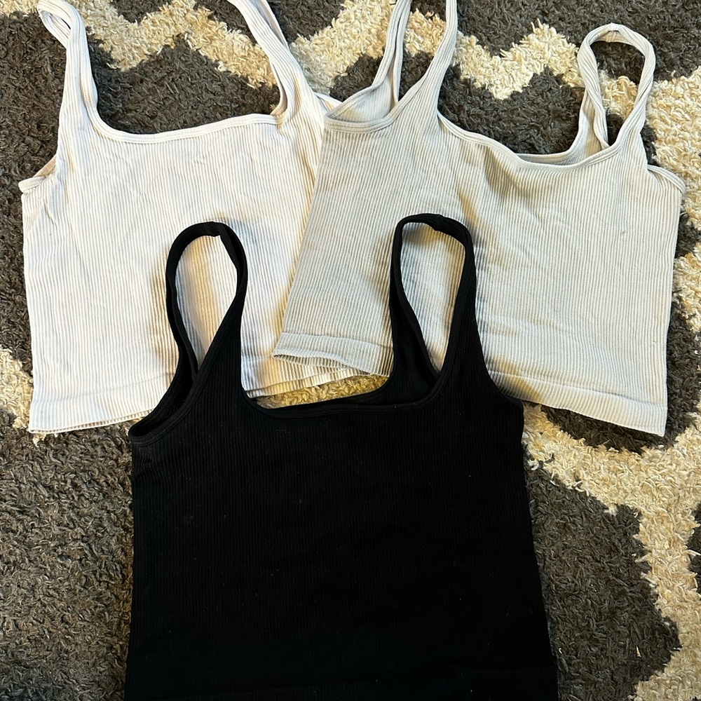 OOFOS Women's Ribbed Crop Tops - Black, Cream, Gray